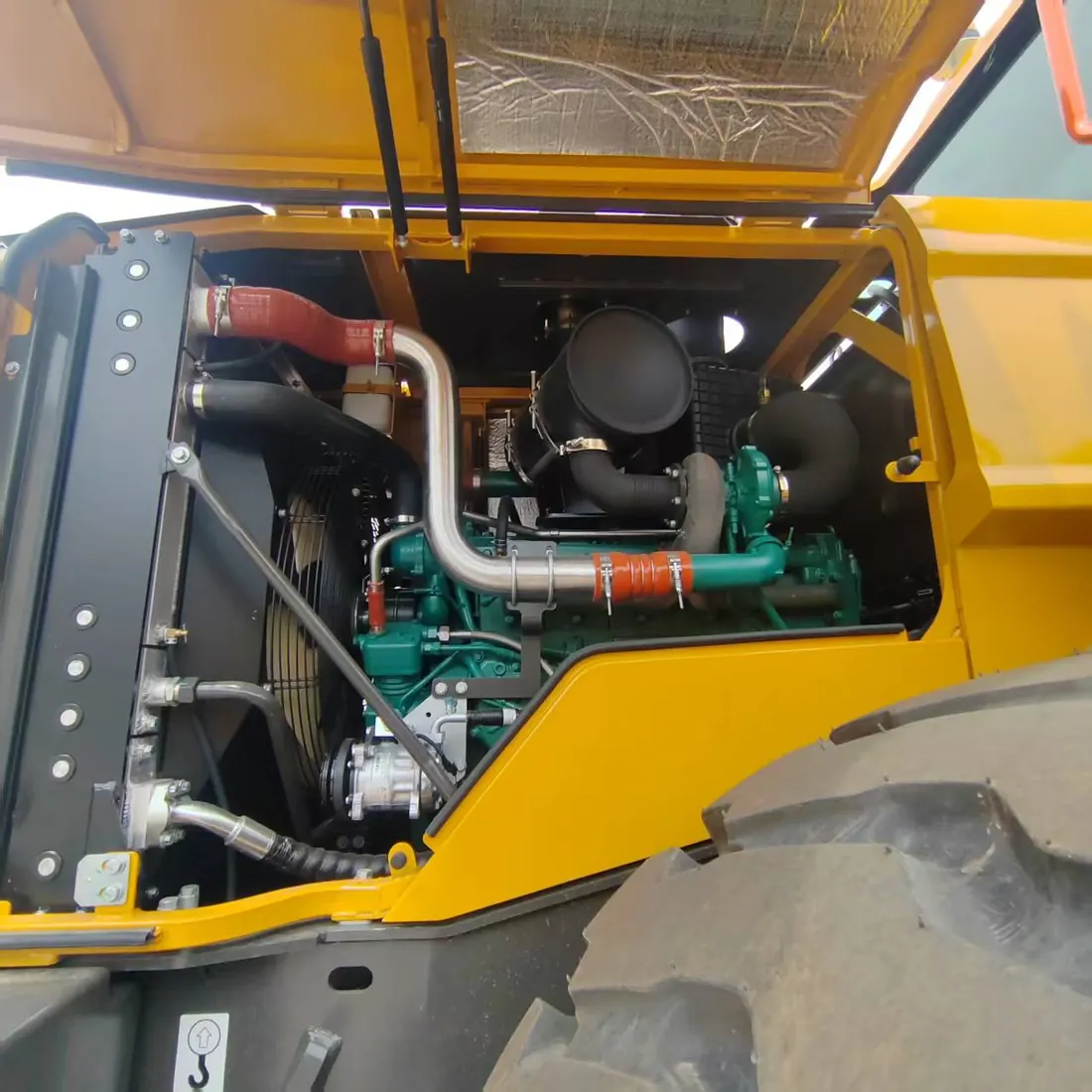 Engine bay of an SDLG L970H